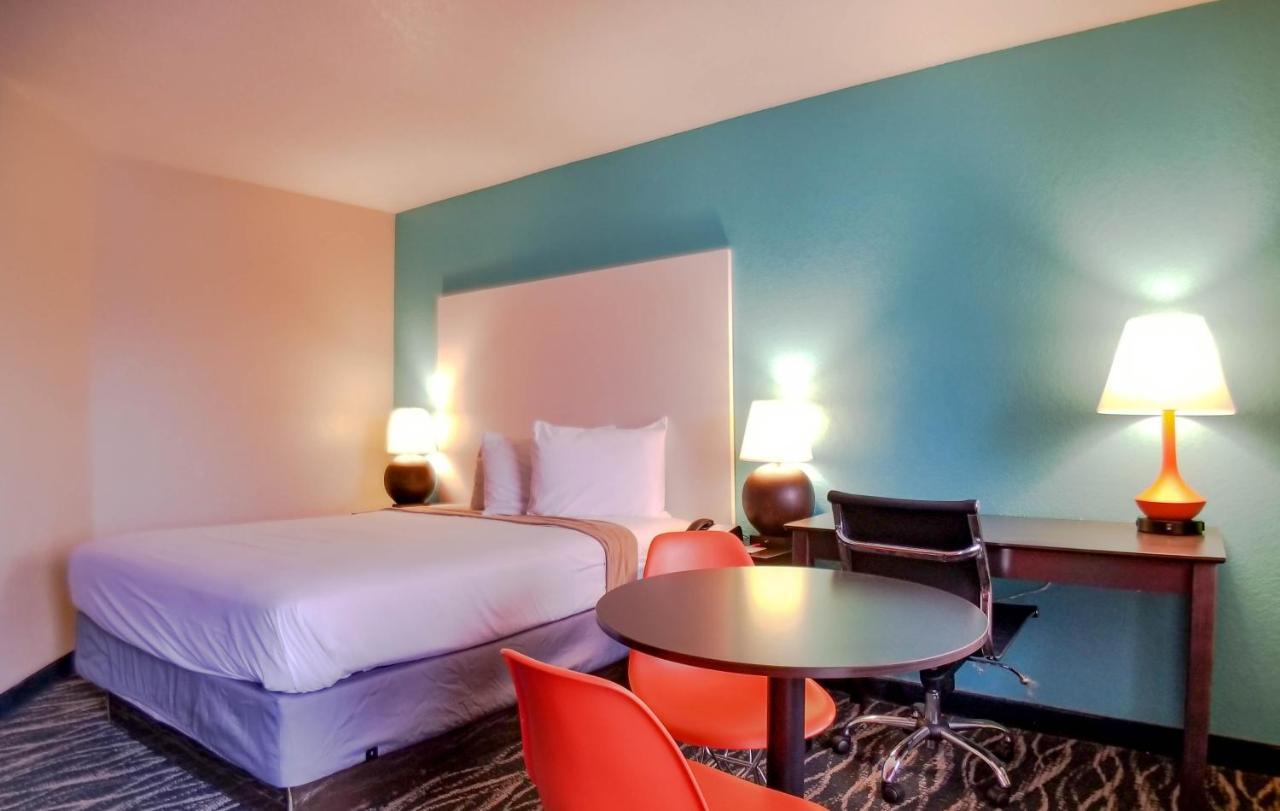 Howard Johnson By Wyndham Houston Hobby Airport エクステリア 写真
