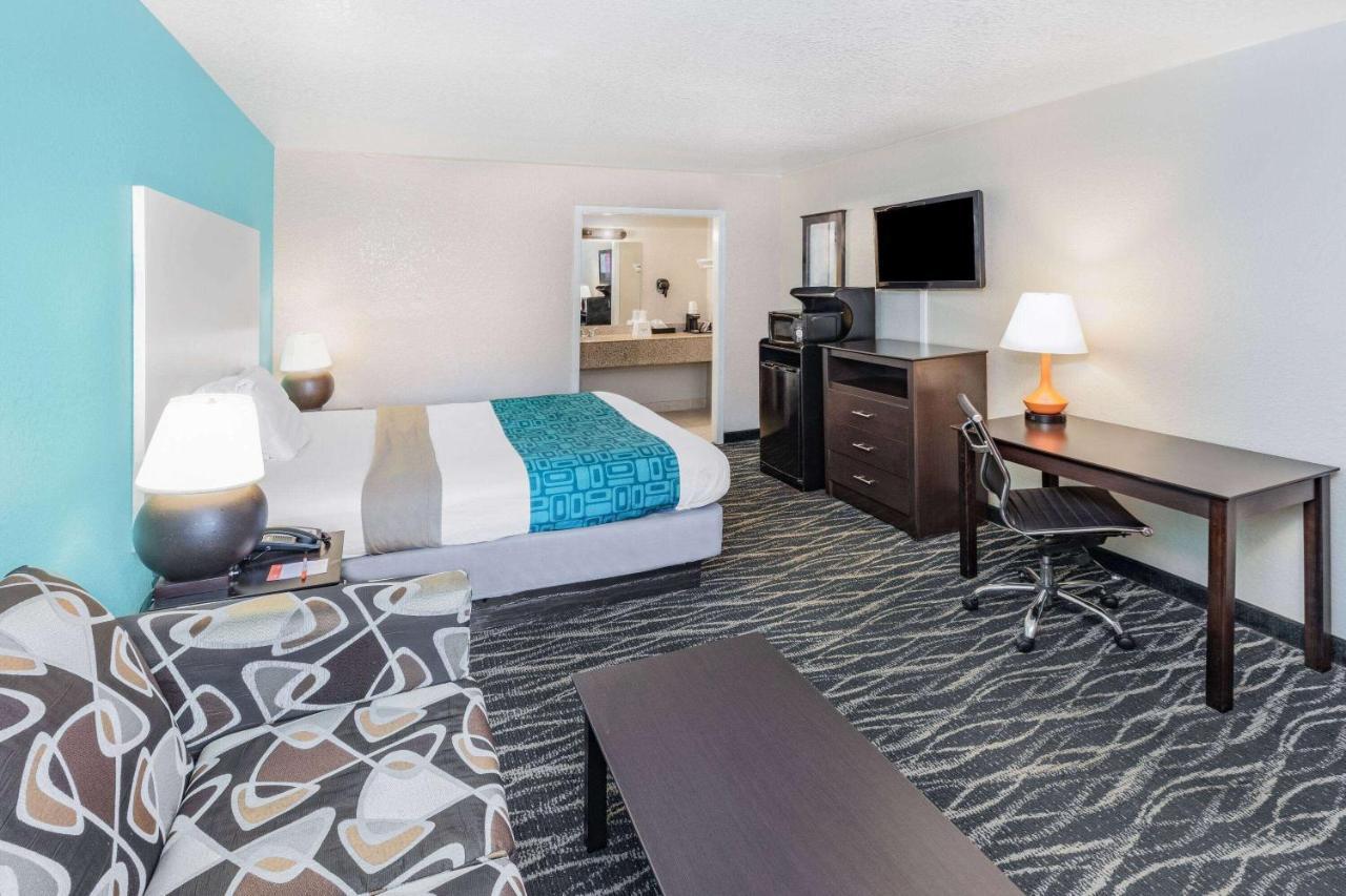 Howard Johnson By Wyndham Houston Hobby Airport エクステリア 写真