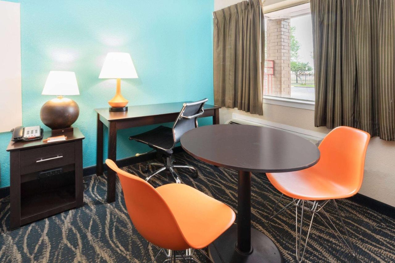 Howard Johnson By Wyndham Houston Hobby Airport エクステリア 写真